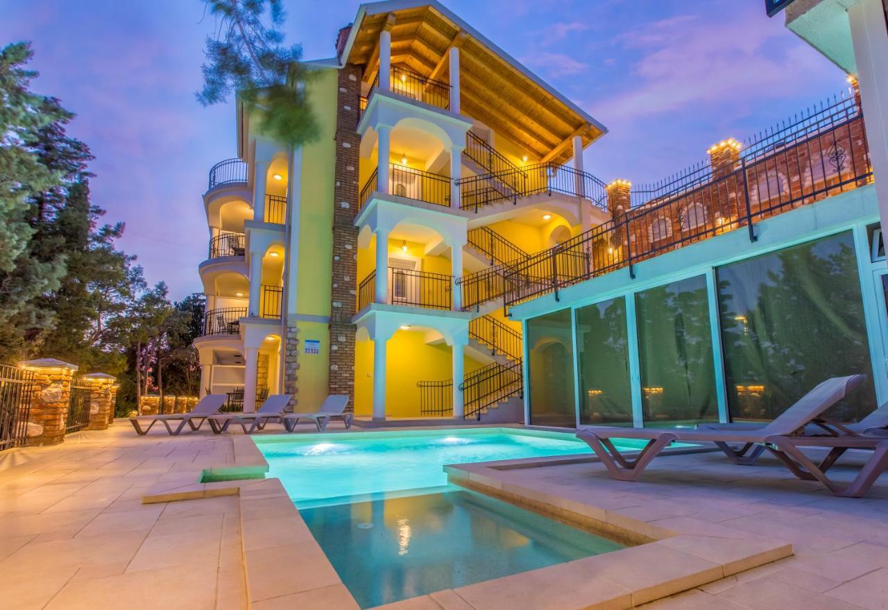 Palace Paulina Apartments Novi Vinodolski Ngoại thất bức ảnh
