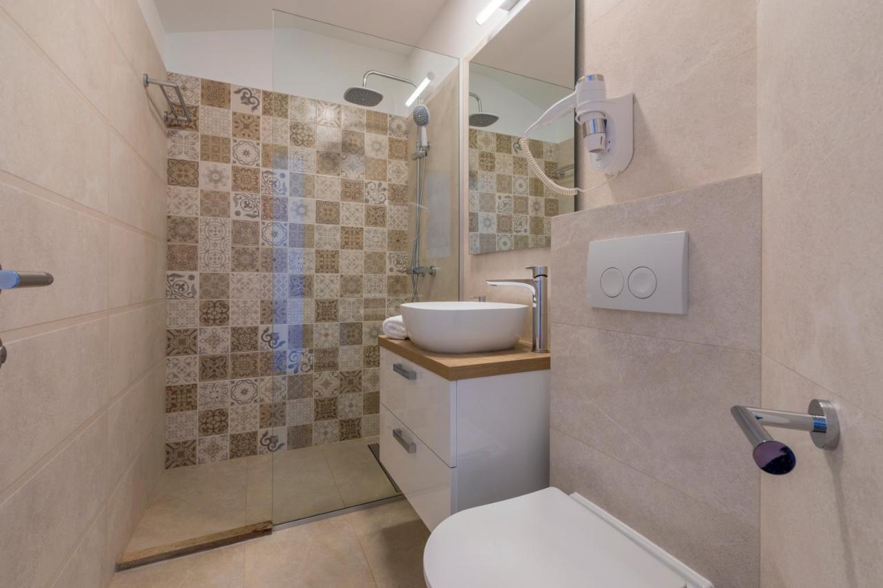 Palace Paulina Apartments Novi Vinodolski Ngoại thất bức ảnh